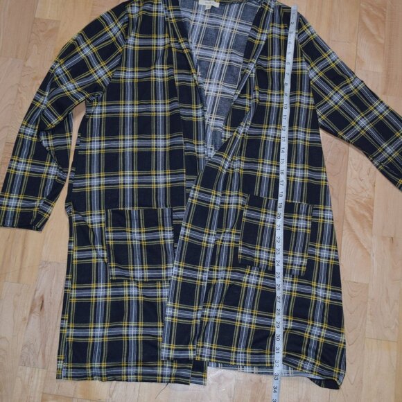 me & u me&u  Women's Sz 2X Black Gold Plaid CARDIGAN Duster -EXCELLENT CONDITION - Picture 5 of 6